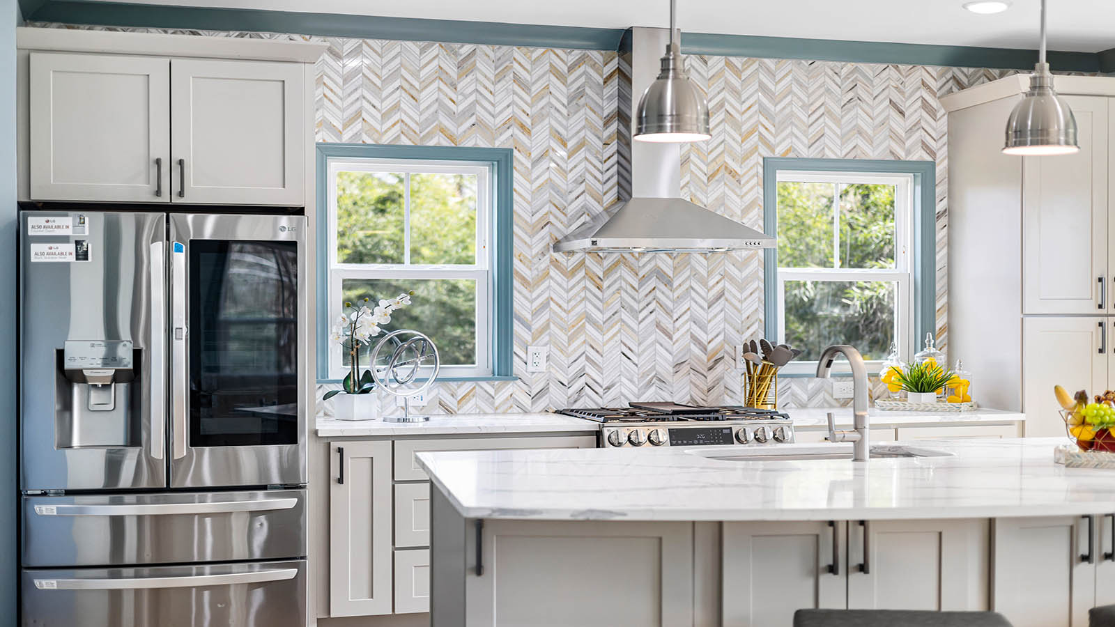 Custom-look kitchen using premium wholesale cabinet lines in Chicago